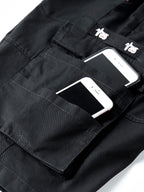 Pantalón corto negro con bolsillo lateral con broche y cinta ajustable