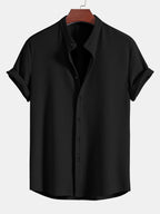 Camisa manga corta acanalada con cuello alto, negra.