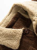 Chaqueta pana teddy café: detalle de bolsillo interior y forro sherpa beige