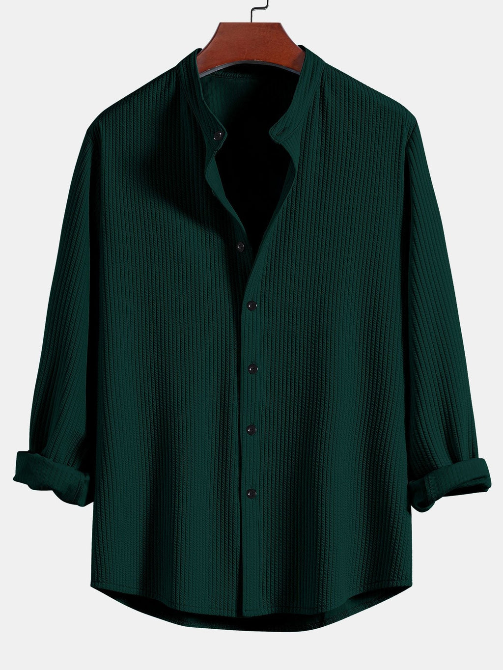 Camisa acanalada verde oscuro con cuello de pie y abotonado frontal, manga larga