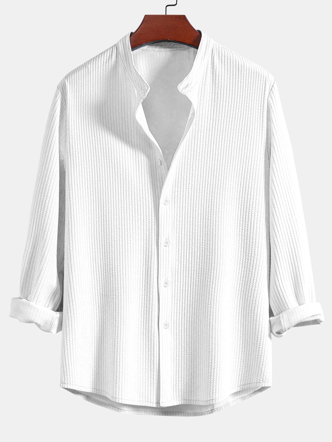 Camisa de manga larga acanalada blanca, cuello de pie, botonadura frontal