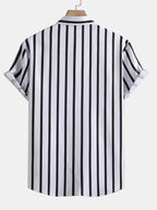Camisa a rayas blancas y negras de manga corta, vista trasera