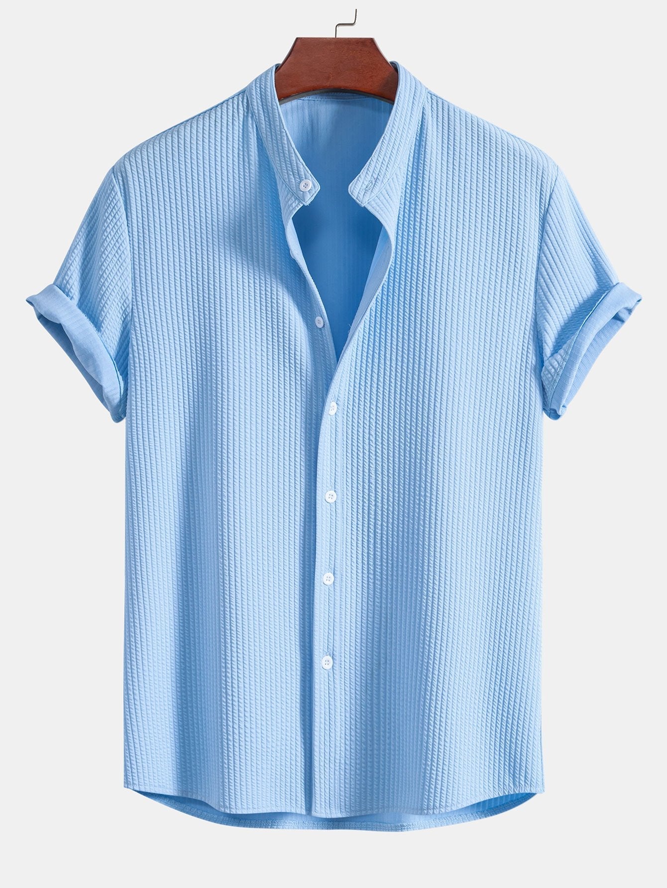 Camisa manga corta acanalada con cuello alto, azul claro.