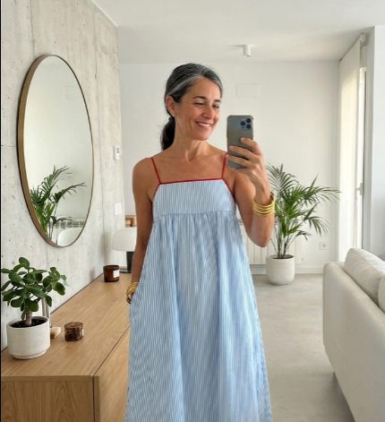 "@Lola, usando el vestido Aurora"